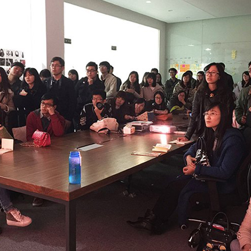 山東大學(xué)工業(yè)設(shè)計(jì)學(xué)院12屆大三學(xué)生來(lái)我木馬參觀學(xué)習(xí)！