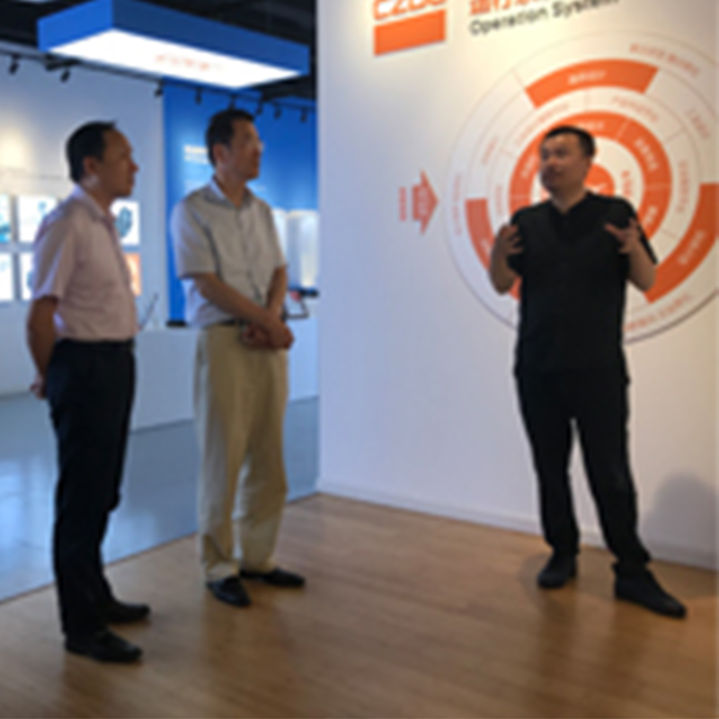 積極探索新模式，深入挖掘工業(yè)設(shè)計(jì)價(jià)值——市區(qū)領(lǐng)導(dǎo)走訪長(zhǎng)征工業(yè)設(shè)計(jì)中心